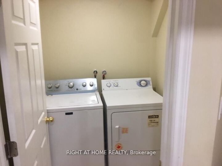 Property Photo:  5813 Raftsman Cove Street Basemnt  ON L5M 6N9 