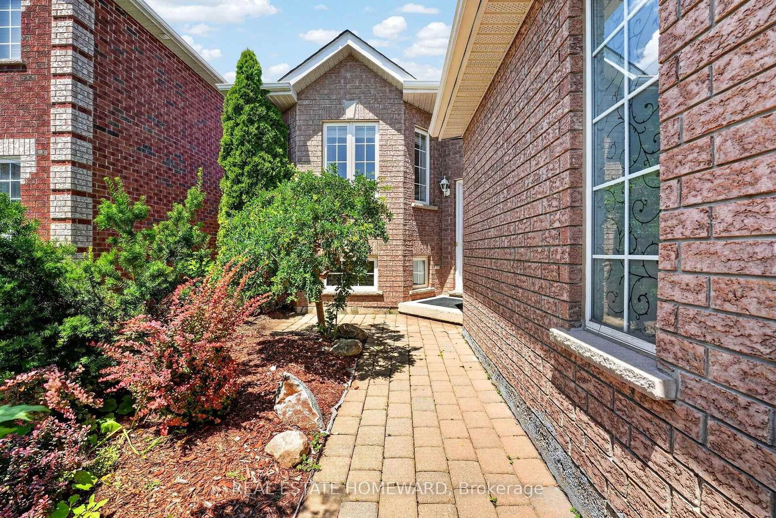 Property Photo: 26 Nicole Marie Avenue ON L4M 6Y8
