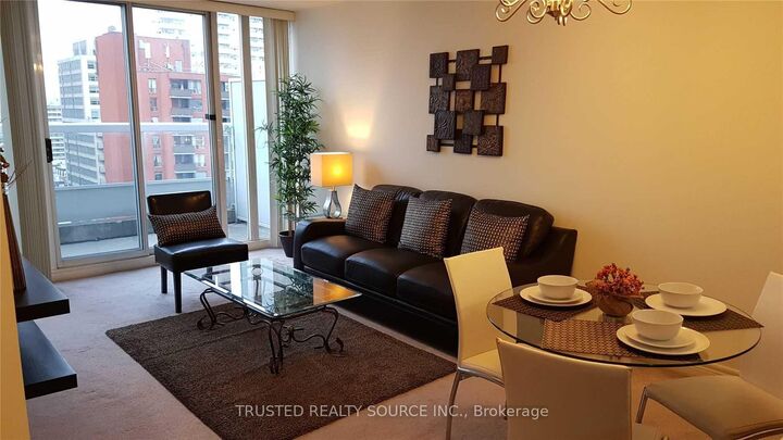 Property Photo:  43 Eglinton Avenue E 1808  ON M4P 1A2 