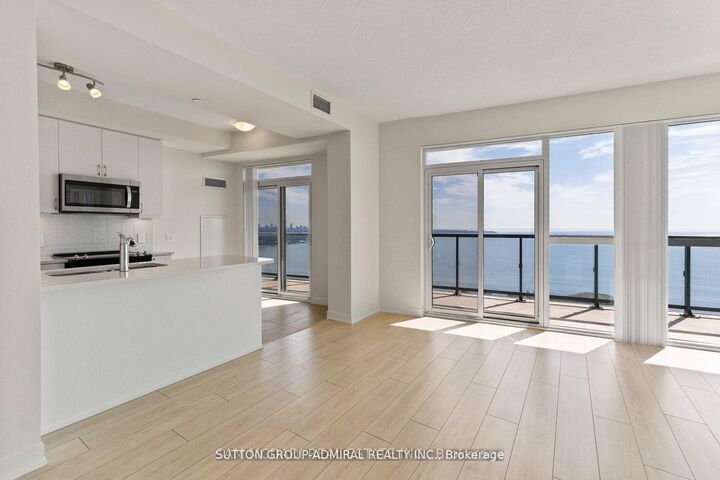 Property Photo: 38 Annie Craig Drive 4305 ON M8V 0A8