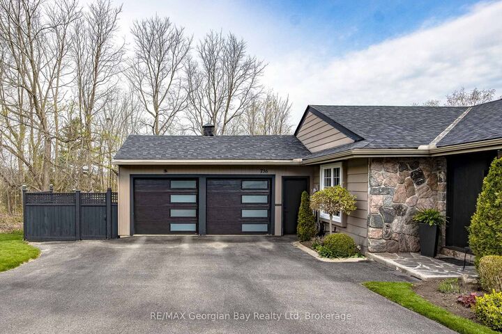 Property Photo: 736 Victoria Street ON L4R 1B4