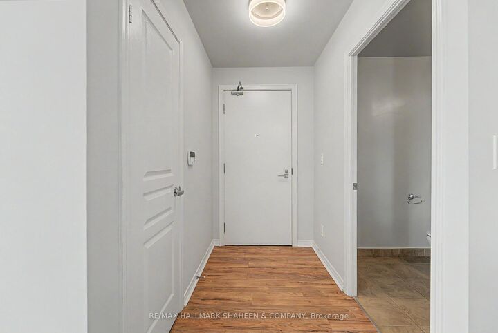 Property Photo:  352 Front Street W 1815  ON M5V 1B5 