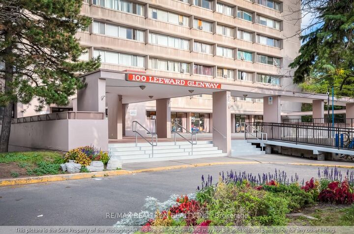 Property Photo: 100 Leeward Glenway 1401 ON M3C 2Z1
