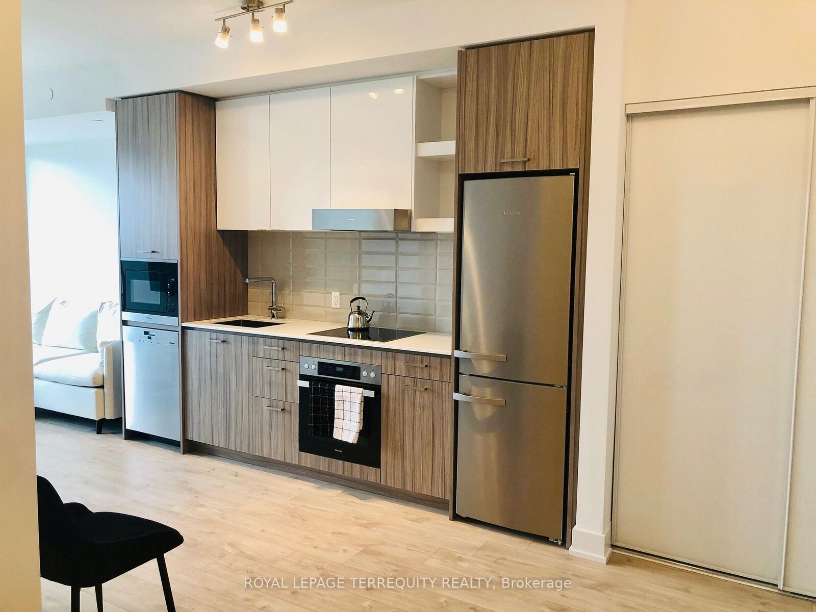 Property Photo:  11 Lillian Street 506  ON M4S 0C3 
