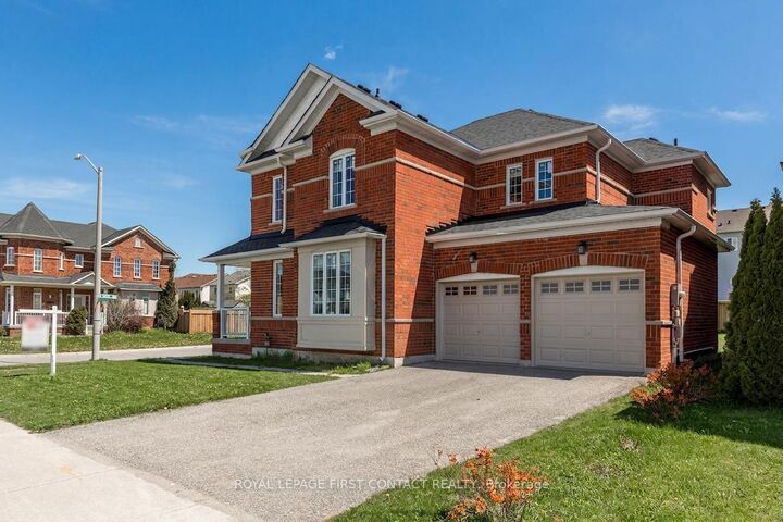 Property Photo:  1 Griffin Gate  ON L4M 7G4 
