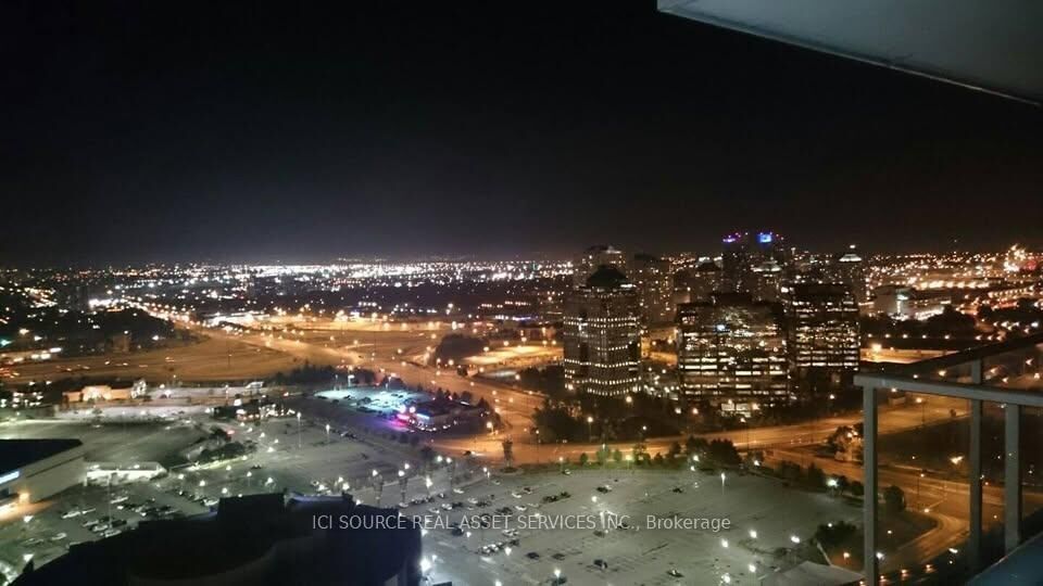 Property Photo:  70 Town Centre Court Ph3305  ON M1P 0B2 