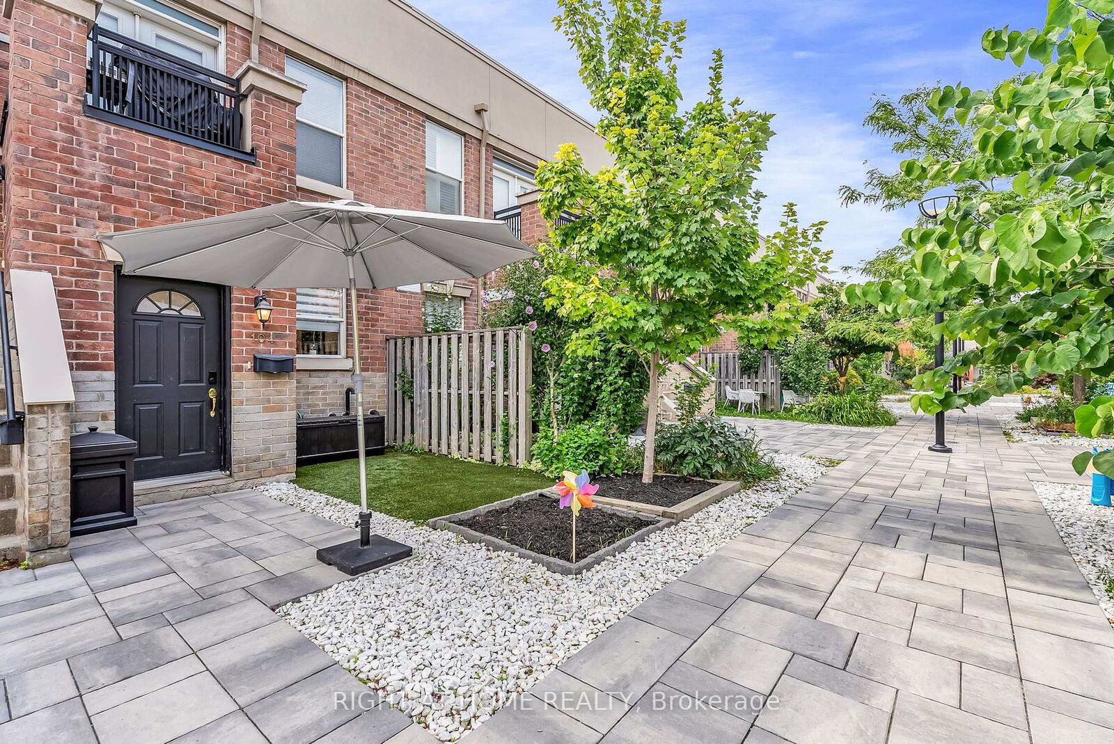 Property Photo: 55 Halton Street 104 ON M6J 1R5