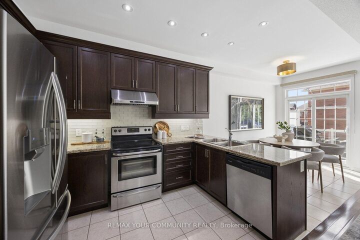 Property Photo:  21 Warbler Avenue  ON L6A 0X5 