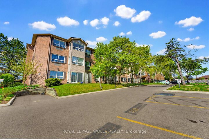 Property Photo: 30 Hugo Crescent 110 ON N2M 3Z2