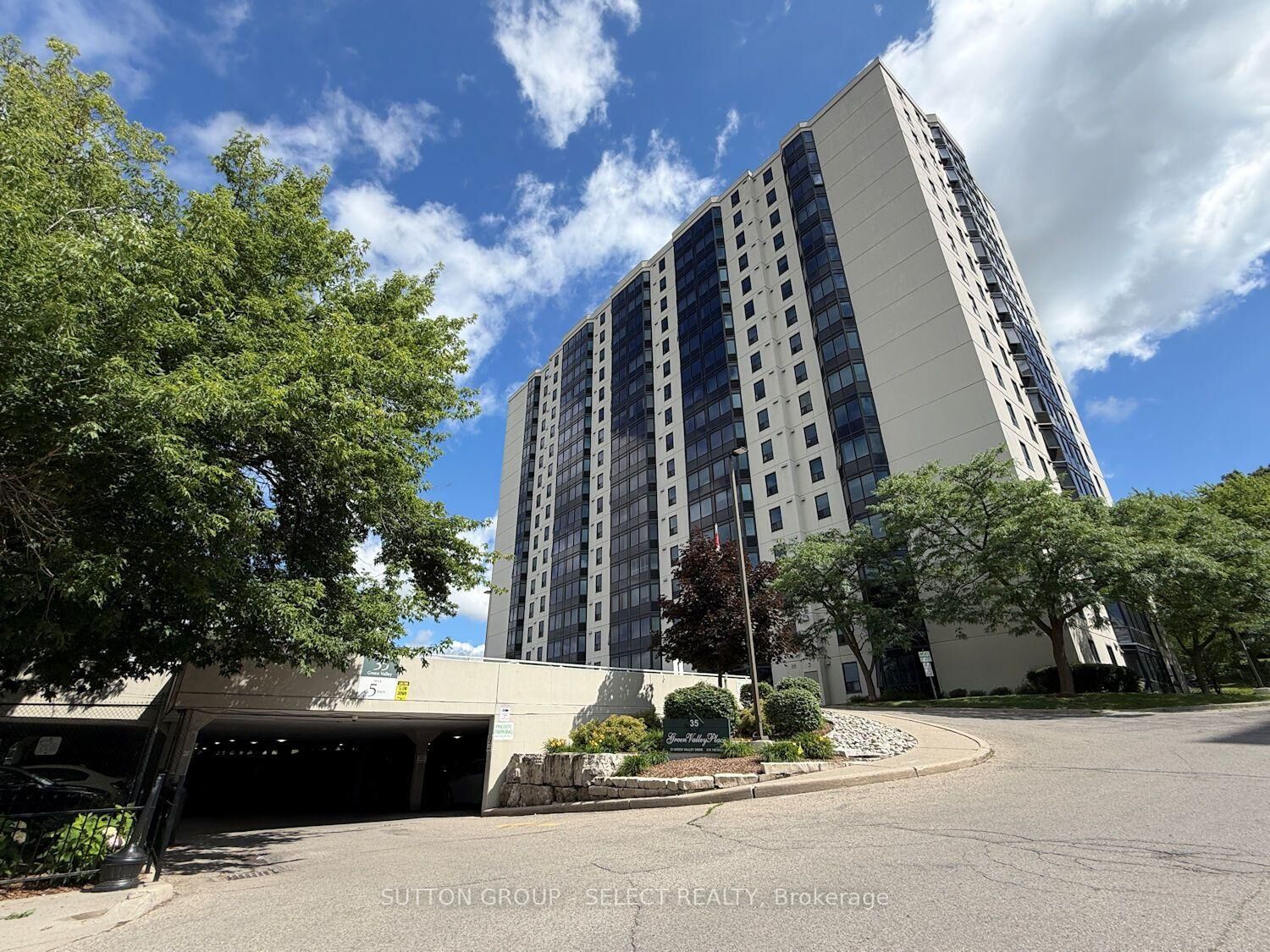 Property Photo:  35 Green Valley Drive 609  ON N2P 2A5 
