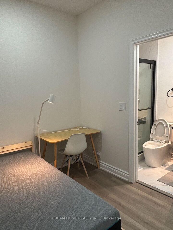 Property Photo: 138 Robert Street 101 ON M5S 2K3