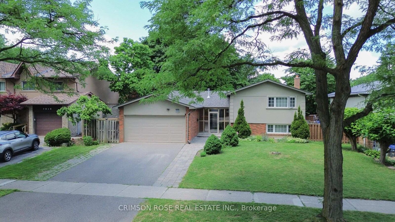 Property Photo: 7018 Cadiz Crescent ON L5N 1Y4