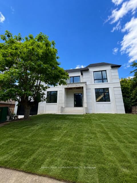 483 Selsey Drive — photo 1