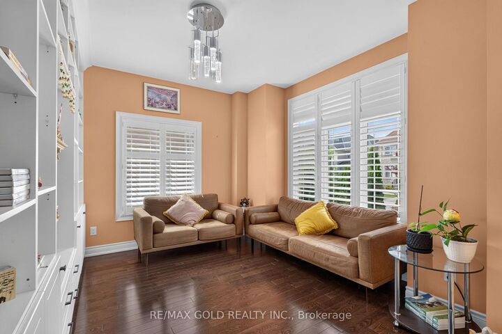 Property Photo: 6 Ayrshire Court ON L6Z 0G6