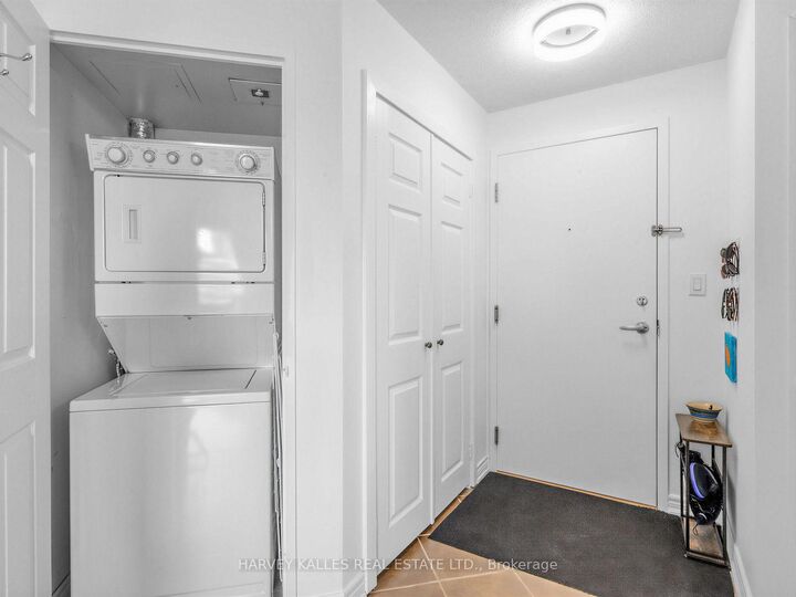 Property Photo: 1369 Bloor Street W 905 ON M6P 4J4