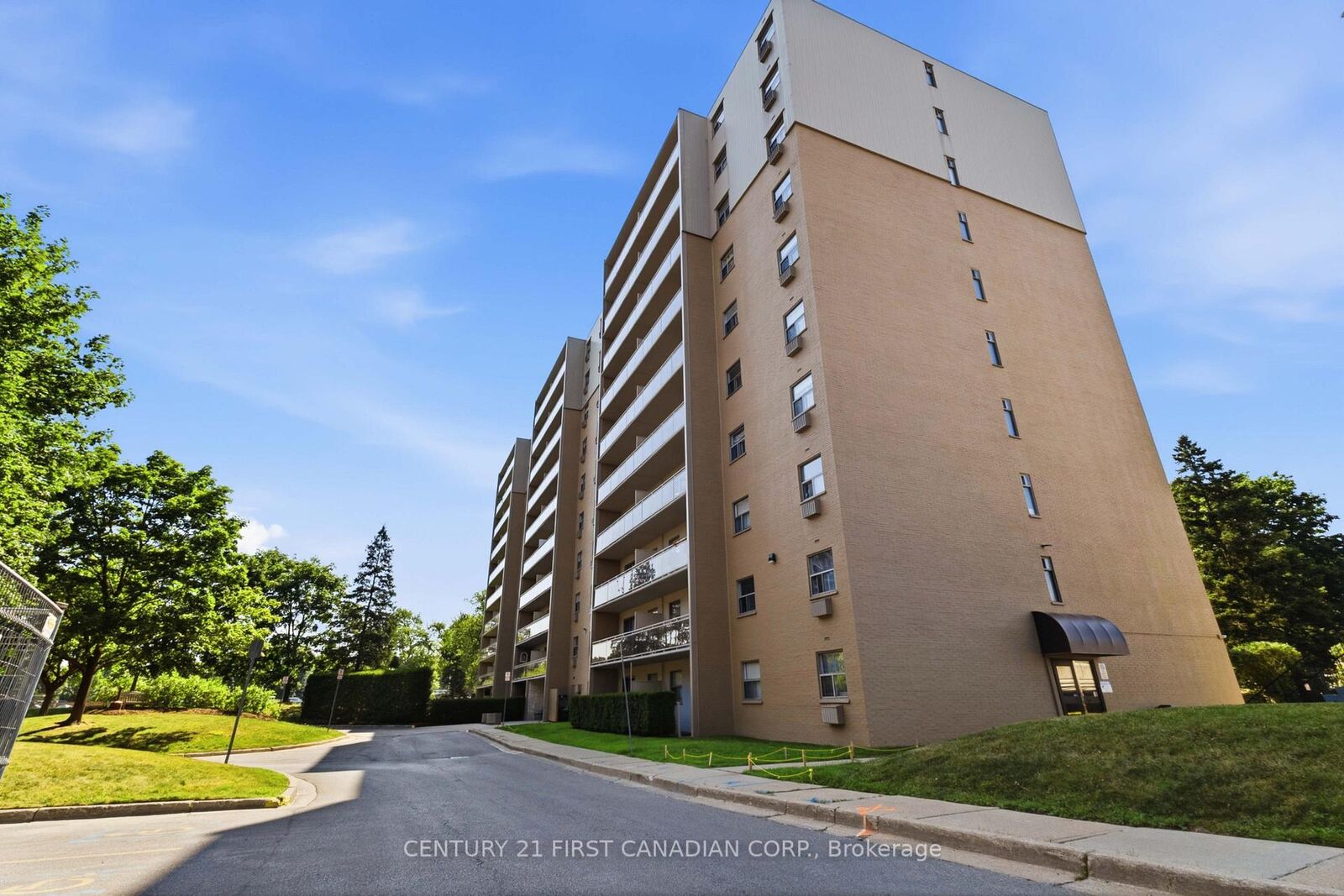 Property Photo: 931 Wonderland Road 707 ON N6K 2X6