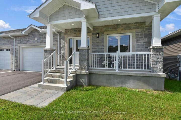 Property Photo: 33 Douglas Marshall Crescent ON K6V 0E8