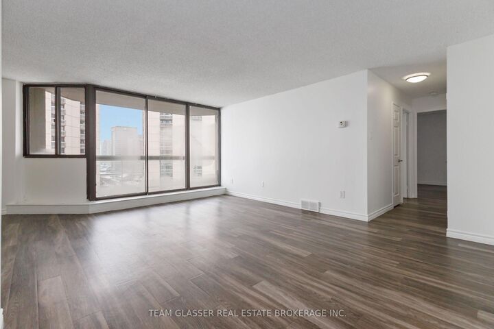Property Photo: 340 Colborne Street 2106 ON N6B 3N1