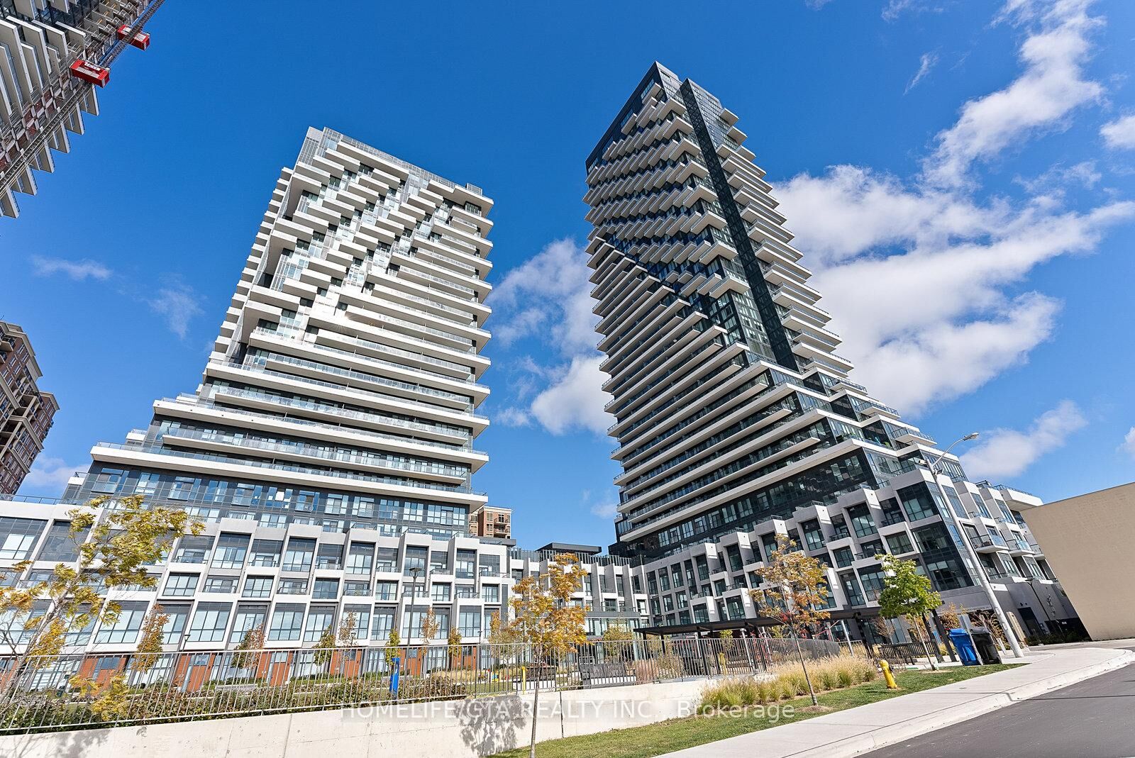 Property Photo:  30 Inn On The Park Drive 2104  ON M3C 0P7 
