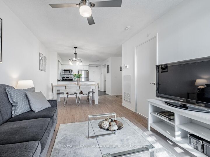 Photo de la propriété:  800 Lawrence Avenue W 513  ON M6A 1C3 