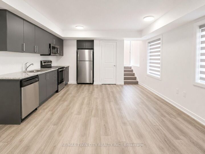 Property Photo:  205 West Oak Lane S 32  ON N2R 0R9 