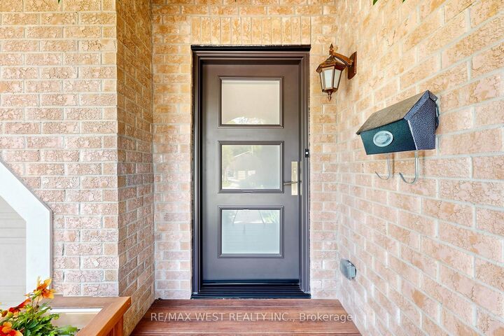 Property Photo:  1931 Fairport Road  ON L1V 1T5 
