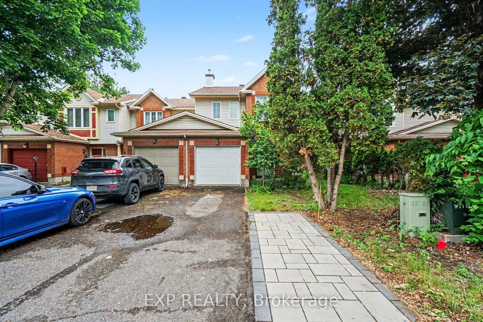 Property Photo: 11 Longshire Circle ON K2J 4K7