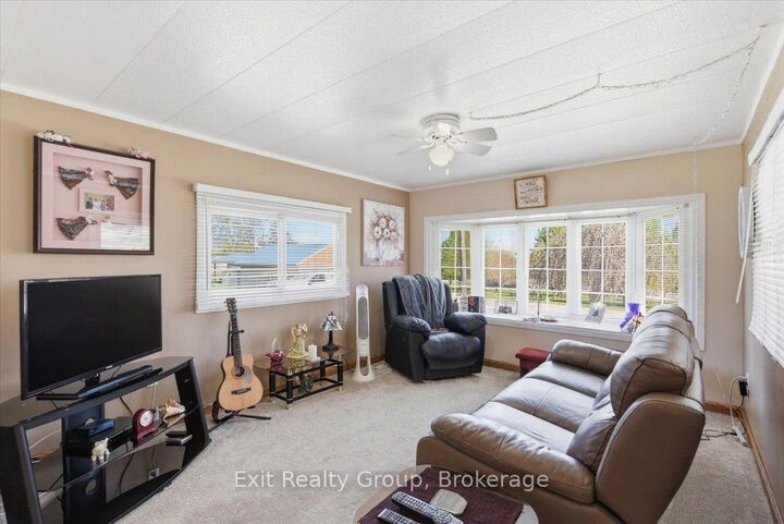 Property Photo:  5 Chapel Boulevard  ON K8N 4Z3 