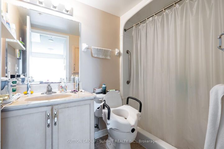 Property Photo:  350 Princess Royal Drive 1205  ON L5B 4N1 