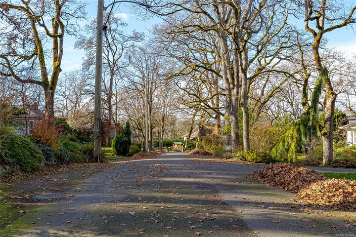 Property Photo:  1540 Athlone Dr  BC V8P 2T1 