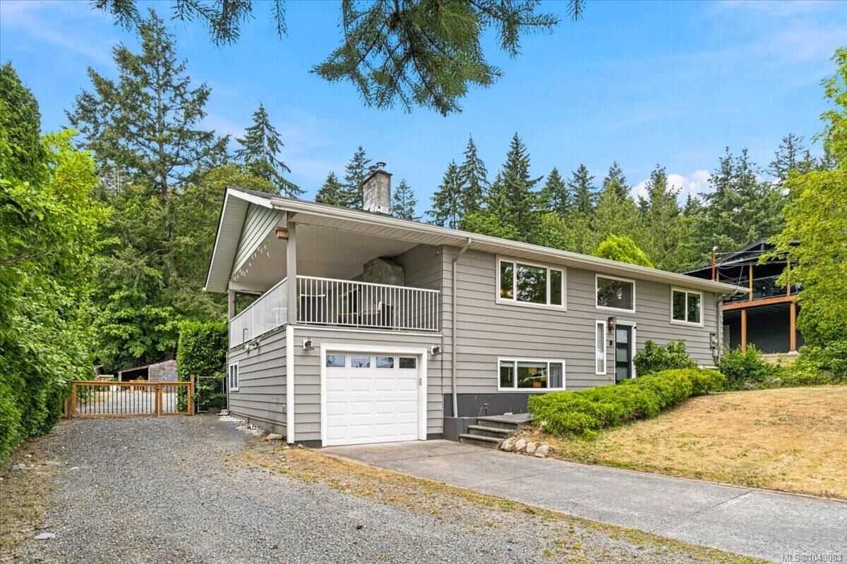 Property Photo:  825 Dogwood Rd  BC V9R 3C2 