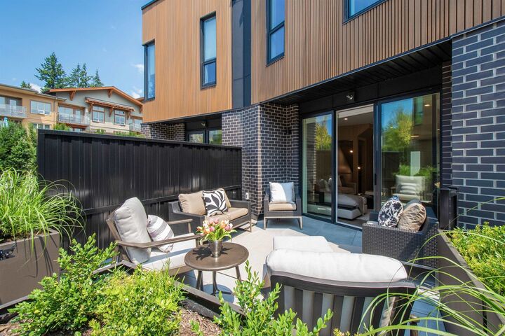 3181 Canfield Crescent — photo 1