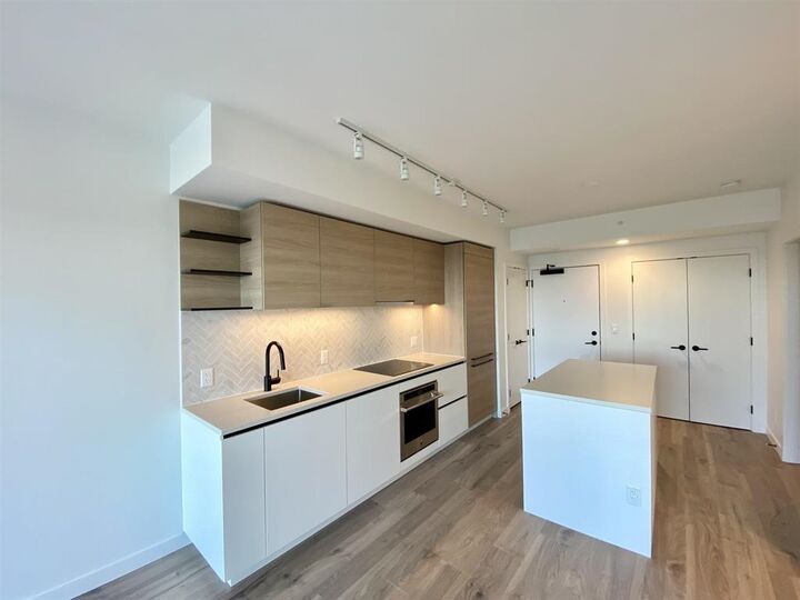 Property Photo: 13428 105 Avenue 1801 BC V3T 0S6