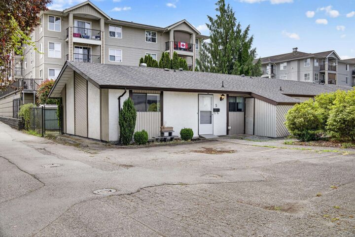 9280 Corbould Street 5 — photo 1