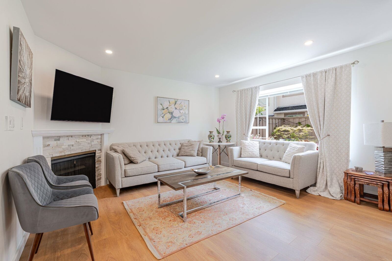 Property Photo: 901 W 17th Street 16 BC V7P 1V8