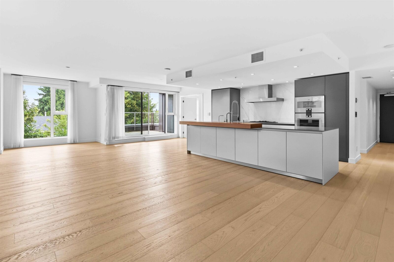 Property Photo: 7128 Adera Street 303 BC V6P 0H6