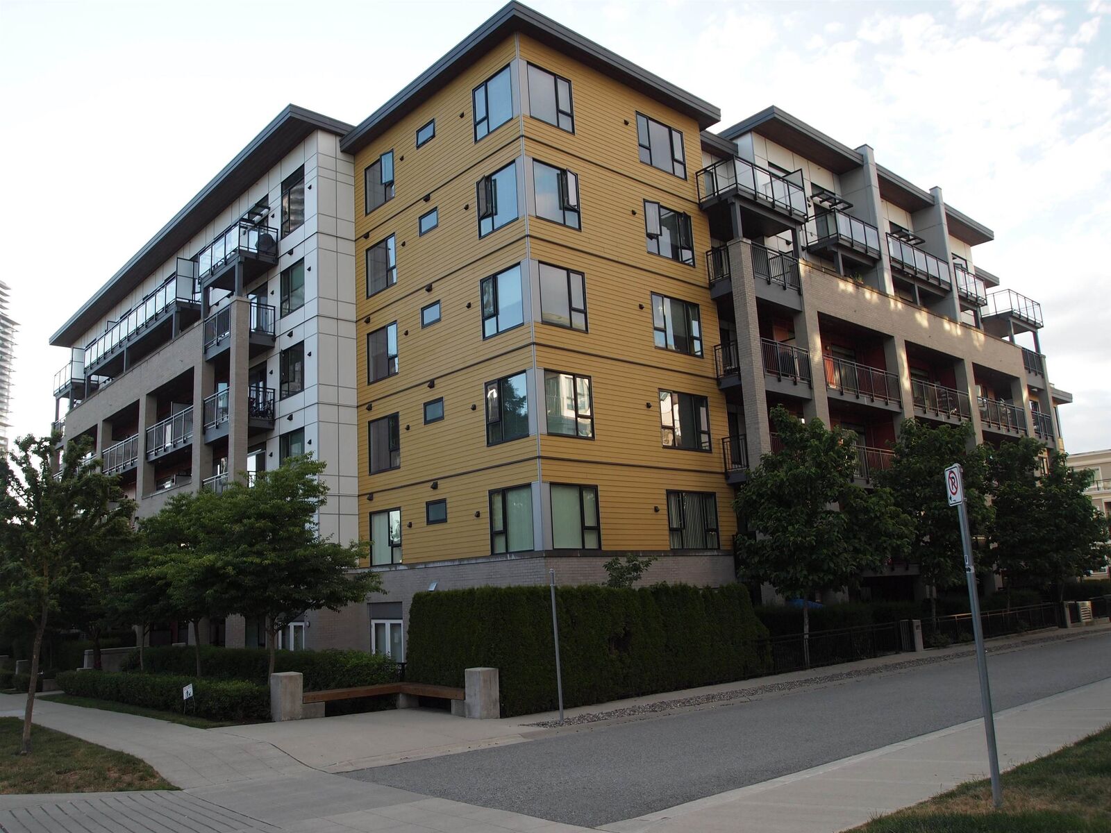 Property Photo: 621 Regan Avenue 504 BC V3J 0K1