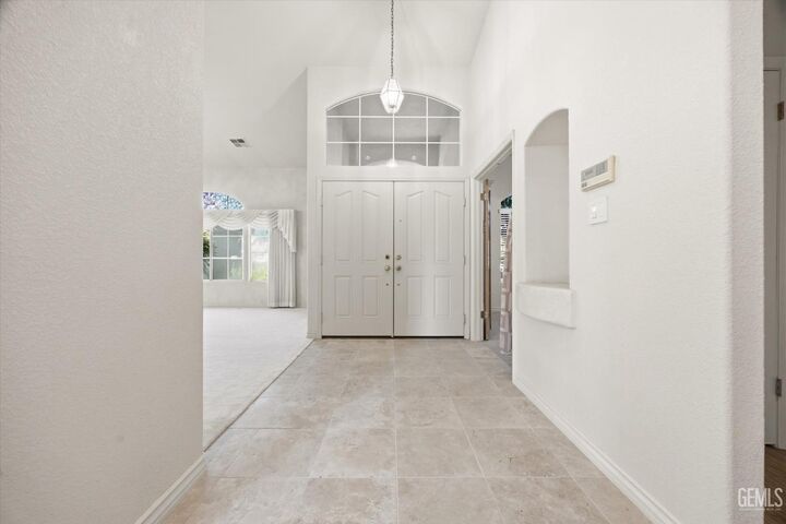 Property Photo: 8706 Dalby Court CA 93313