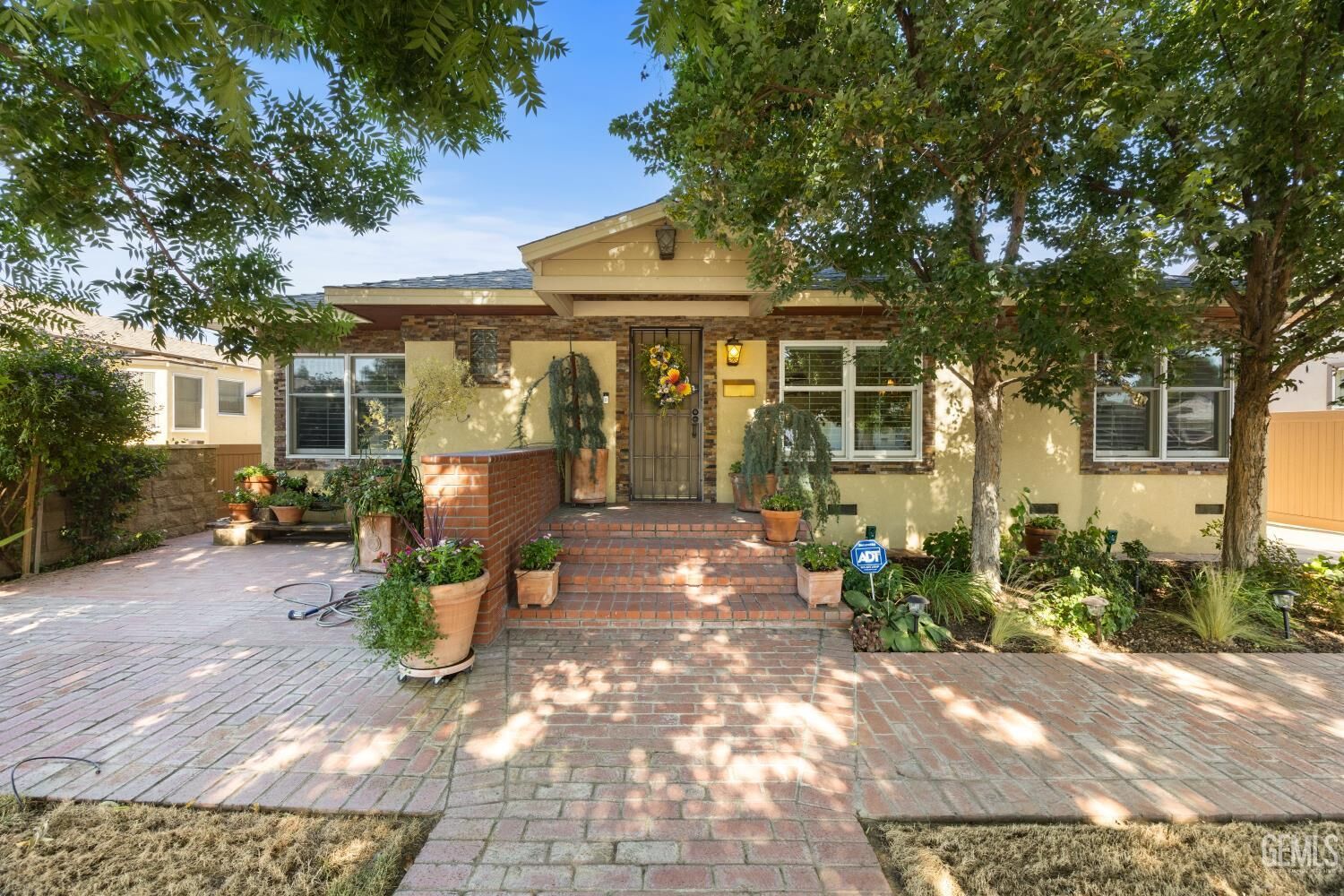 Property Photo:  128 Western Drive  CA 93309 