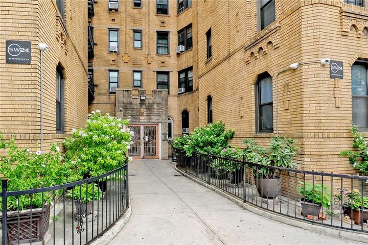 Property Photo:  897 Empire Boulevard A6  NY 11213 