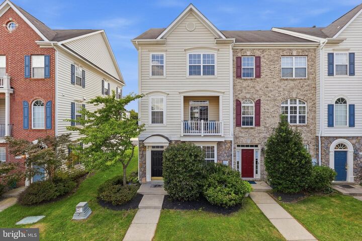 Property Photo: 42419 Redstone Terrace VA 20148