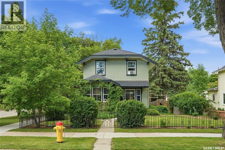 Property Photo:  322 29th Street W  SK S7L 0M1 