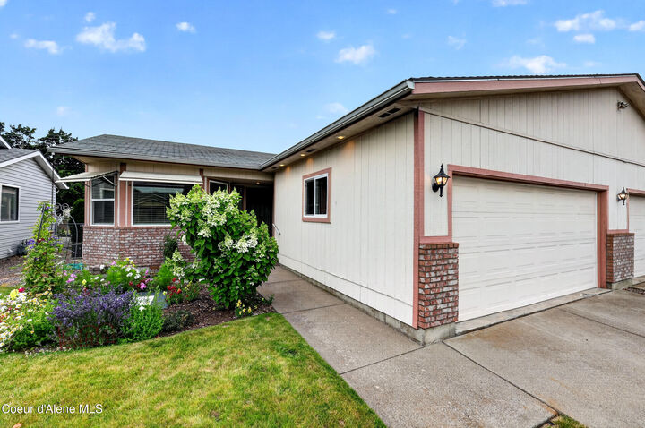 Property Photo:  1537 W Woodlawn Dr #1  ID 83835 