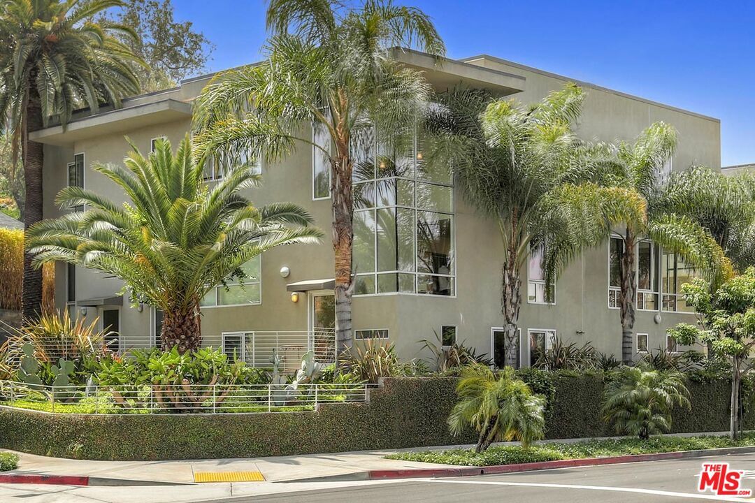 Property Photo: 2024 Allesandro St, Unit 2 CA 90039