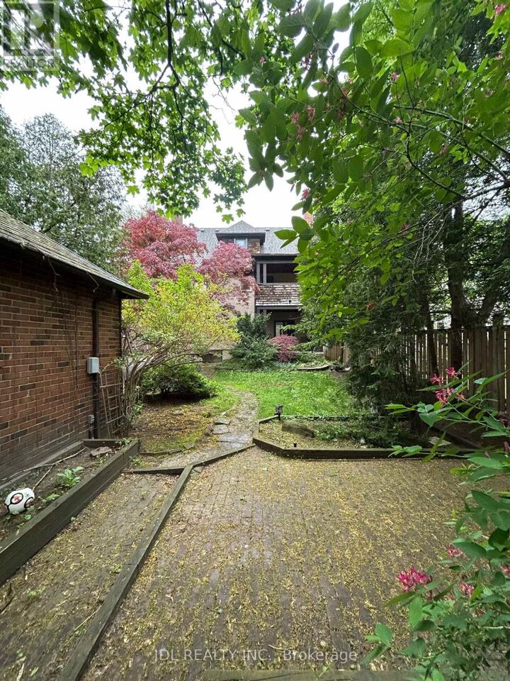 Property Photo: 19 Glengrove Ave Avenue Bsmt ON M4N 1E6