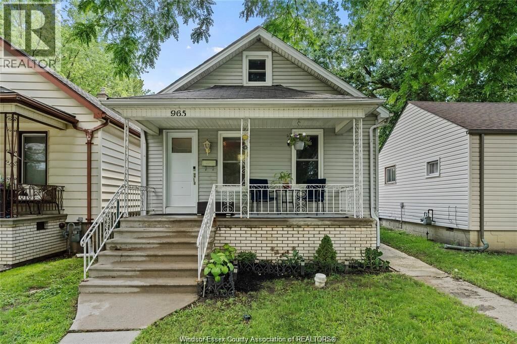 Property Photo:  965 Bridge Avenue  ON N9B 2M9 