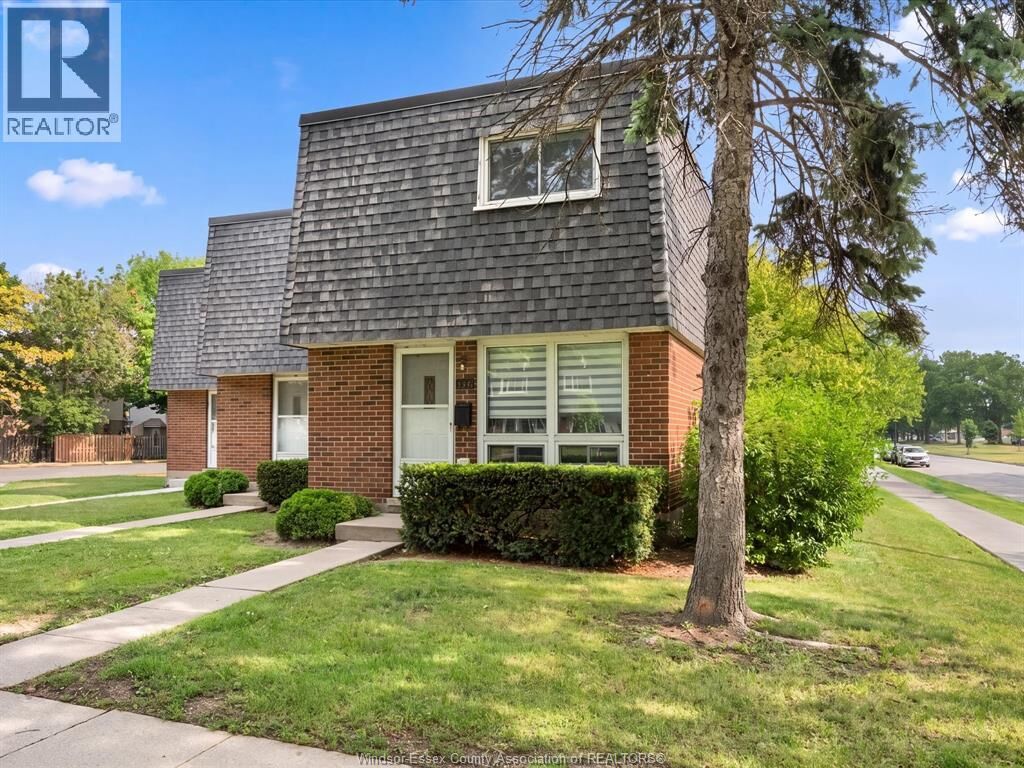 Property Photo:  266 Victoria Street South  ON N9V 2K5 