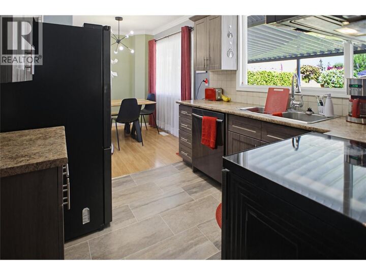 Property Photo: 1684 Greenfield Avenue BC V2B 4N6