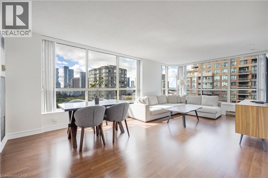Property Photo:  55 Elm Drive West 2204  ON L5B 3Z3 