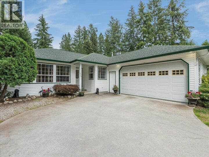 Property Photo:  935 Pine Crescent  BC V0G 1G0 